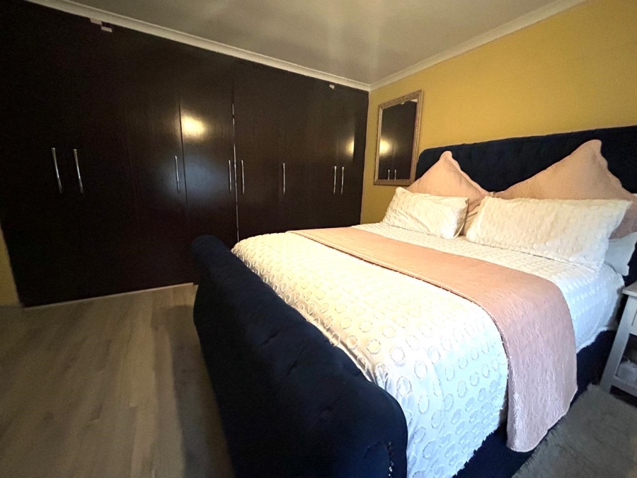 5 Bedroom Property for Sale in Beacon Bay Eastern Cape